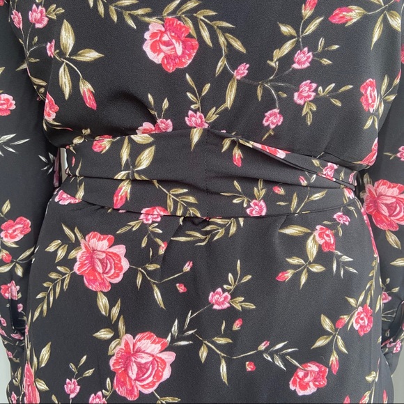 NWT Size L Dynamite Floral Blouse - Picture 4 of 6